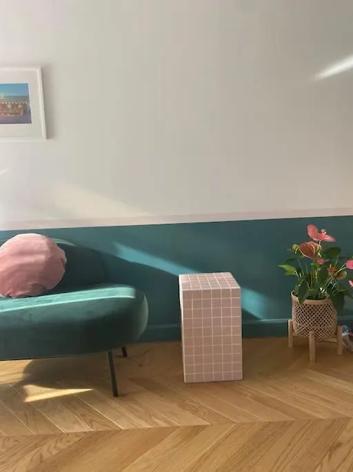 Paris 9, Entre Opera Et Pigalle, Superbe Appartement Avec Balcon