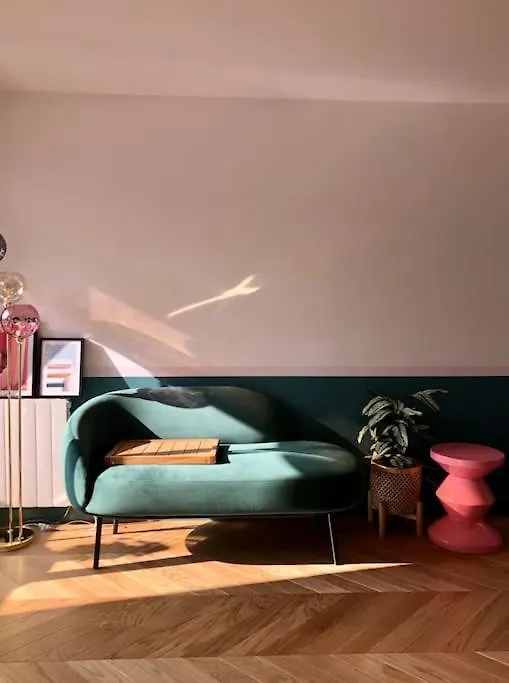 Paris 9, Entre Opera Et Pigalle, Superbe Appartement Avec Balcon