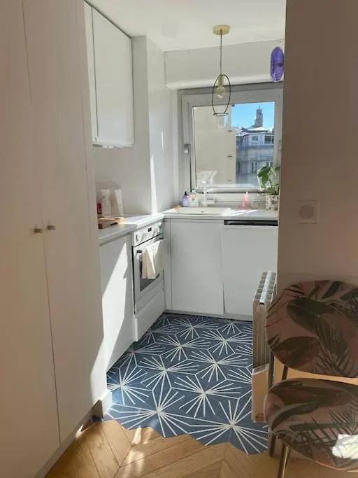 Апартаменты Paris 9, Entre Opera Et Pigalle, Superbe Appartement Avec Balcon Франция