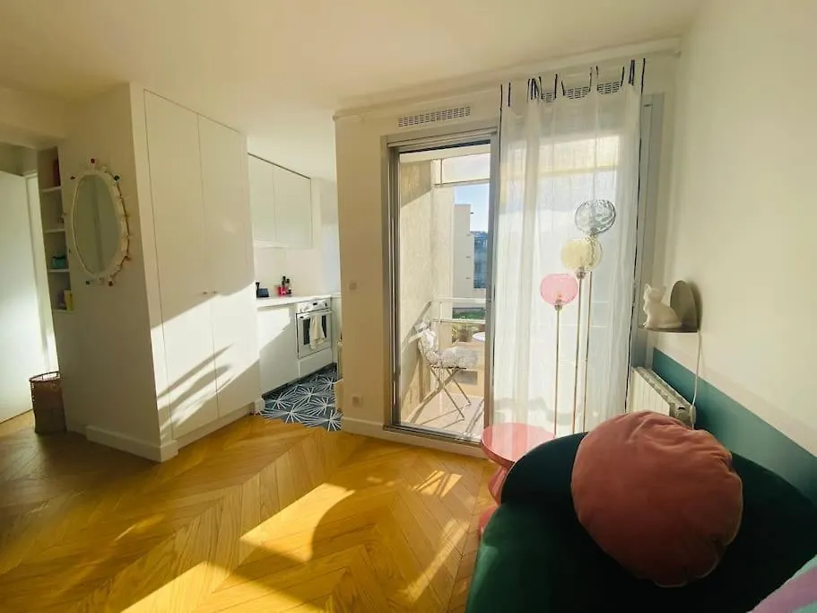 Paris 9, Entre Opera Et Pigalle, Superbe Appartement Avec Balcon Франция