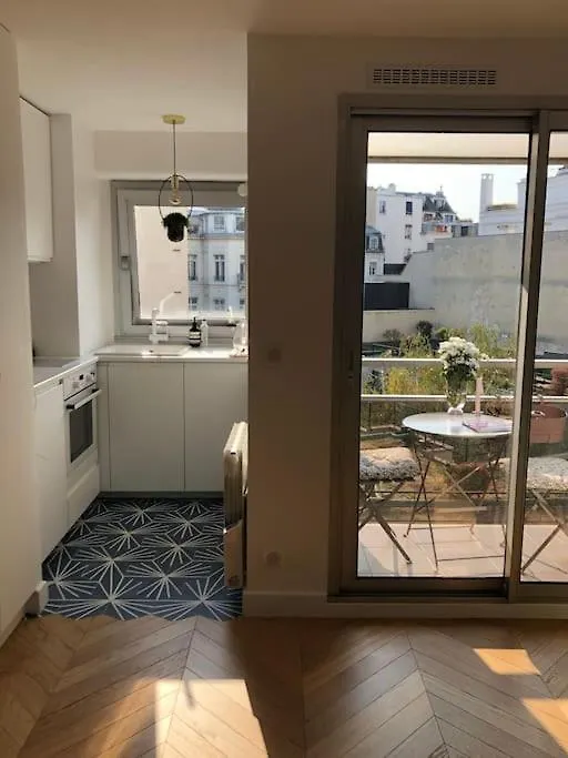 Paris 9, Entre Opera Et Pigalle, Superbe Appartement Avec Balcon Lägenhet
