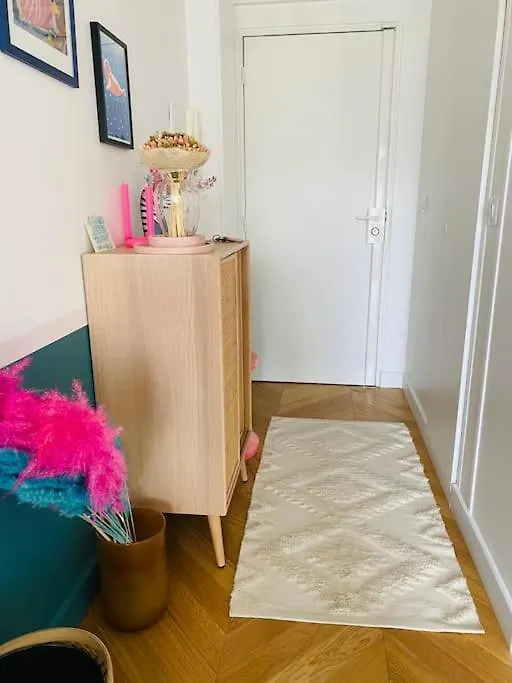 Paris 9, Entre Opera Et Pigalle, Superbe Appartement Avec Balcon Lägenhet