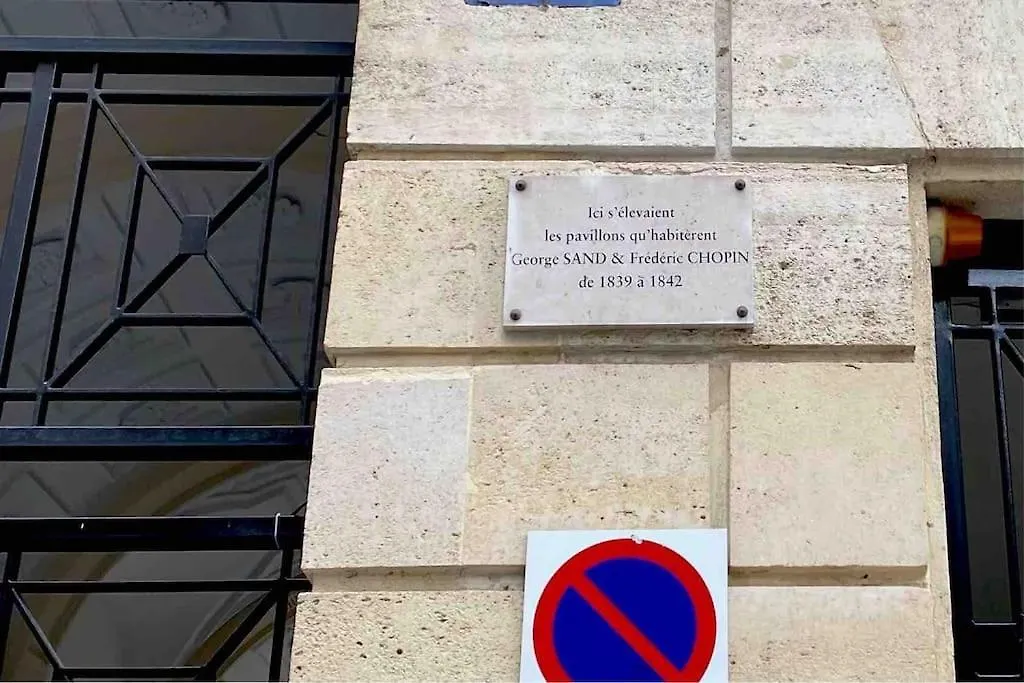 Paris 9, Entre Opera Et Pigalle, Superbe Appartement Avec Balcon